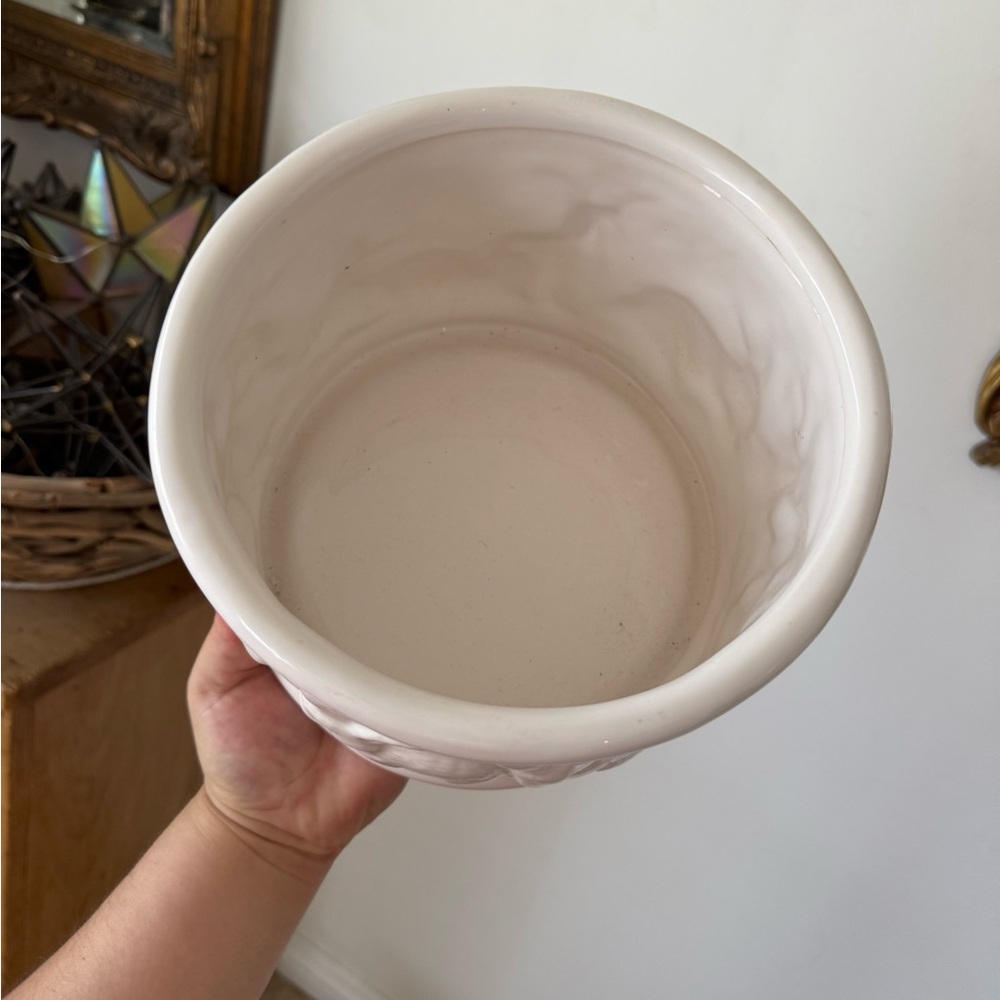 Ceramic Planter with Rabbit Relief Design - Picture 4 of 6